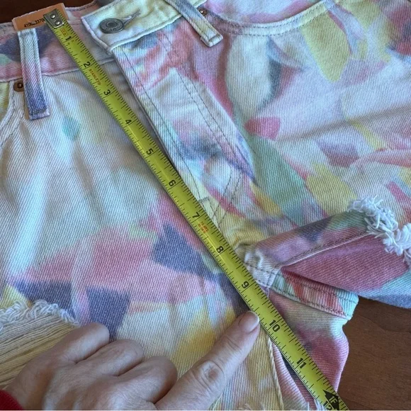 Levi's 501 Button Fly Distressed Cut-Off Raw Hem Grunge Tie Dye Shorts Size 26 - Picture 11 of 14